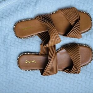 Buckle Brown Sandals Crisscross Straps Minimalist Design